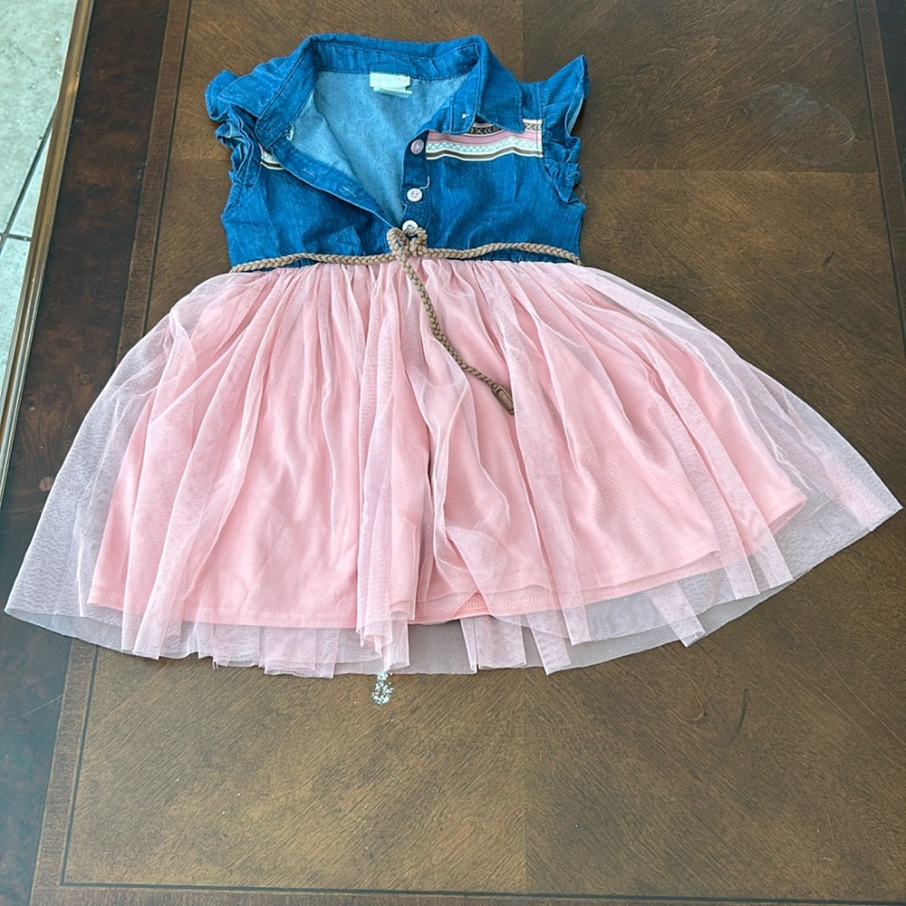 Little girl dress size3T color pink and blue jeans
